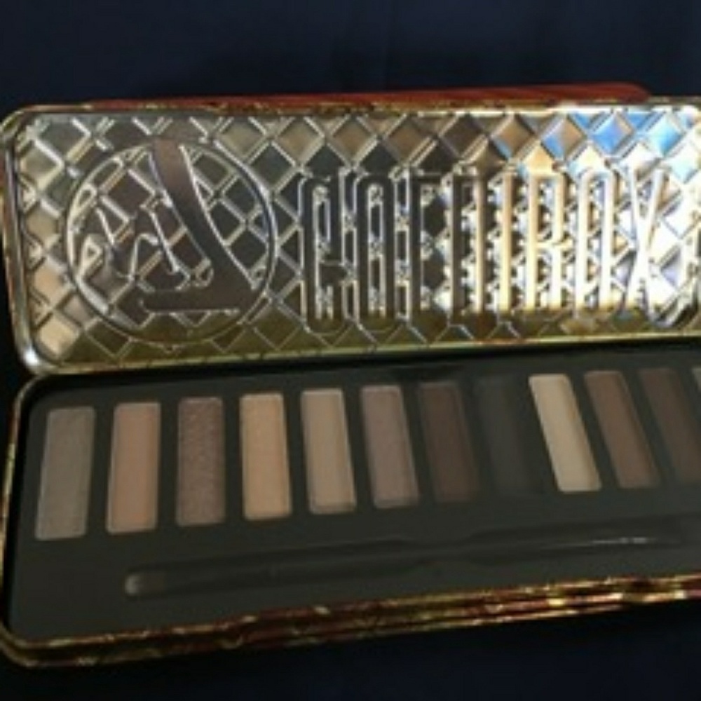 Makeup - Picture 2 of 3